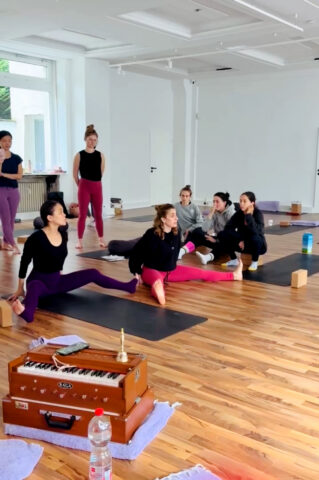 Day 113: 75h Teacher Training in Dusseldorf (Day1-5)